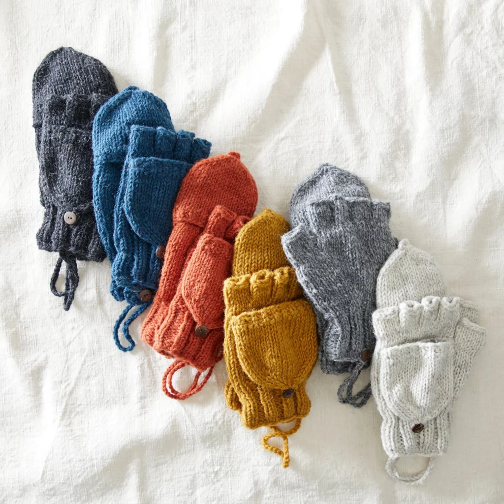 natural wool hand made gloves from aura que design