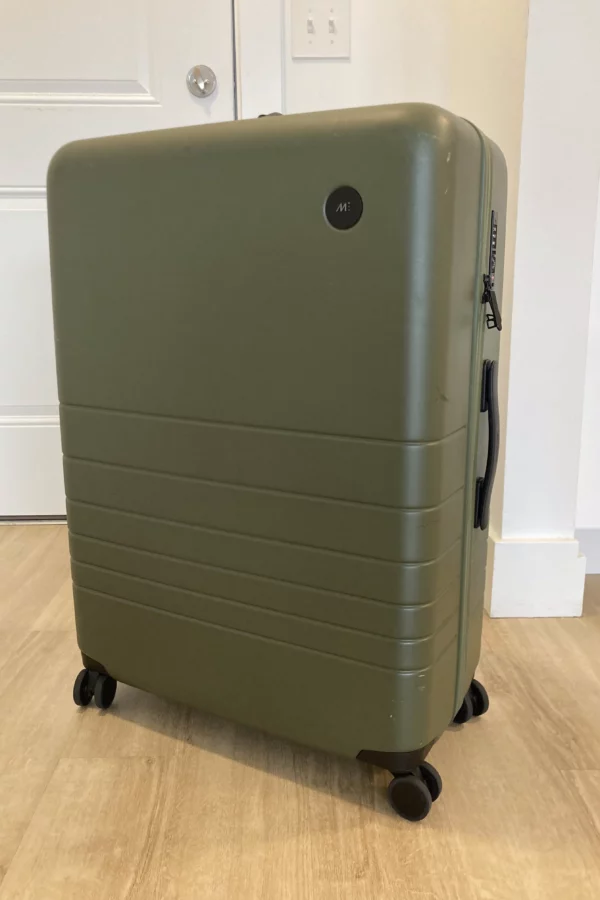 do monos suitcases scratch easily? on TheFiltery.com