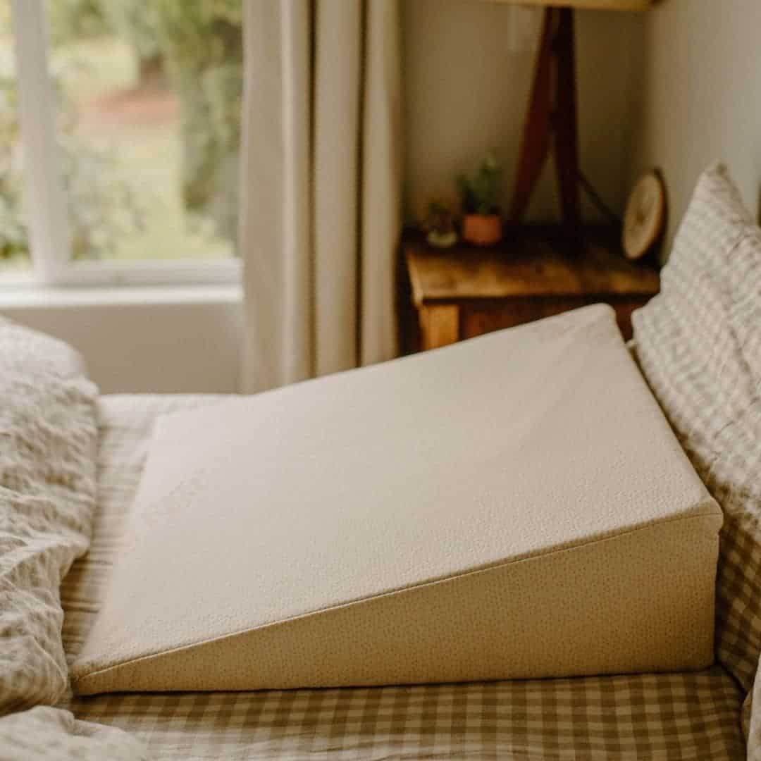 organic natural wedge pillow from savvy rest
