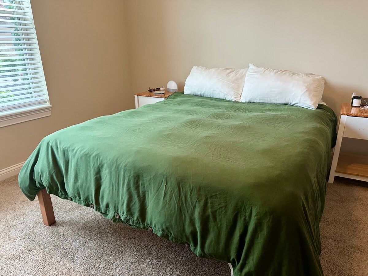 Green Sijo duvet cover on bed in minimalist bedroom